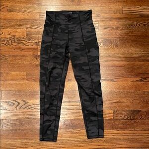 GAP Teen size XL camo leggings with side pocket